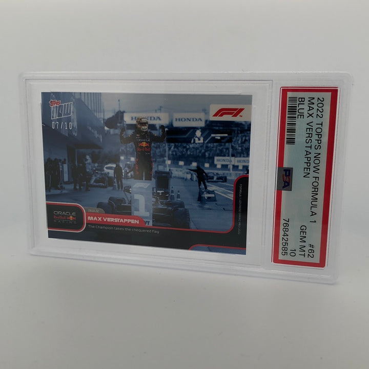 PSA 10 - 07/10 Max Verstappen #62 - The Champion takes the chequered flag - Blue